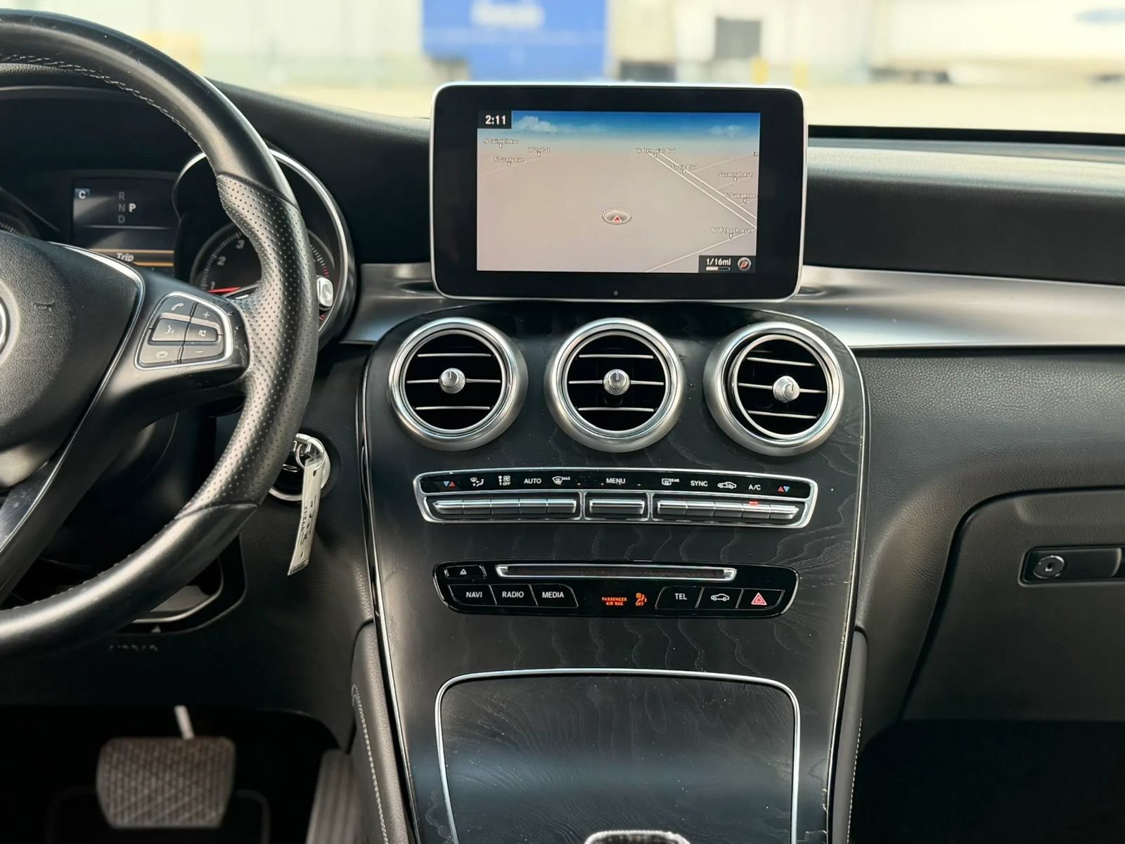 Used 2017 Mercedes-Benz GLC 300 w/ Premium 2 Package image 24