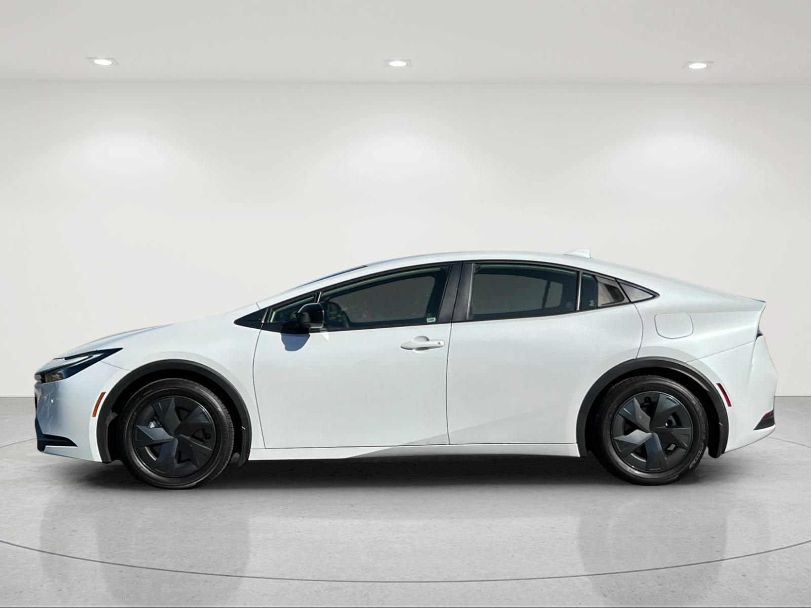 Used 2025 Toyota Prius Plug-In Hybrid FWD image 2