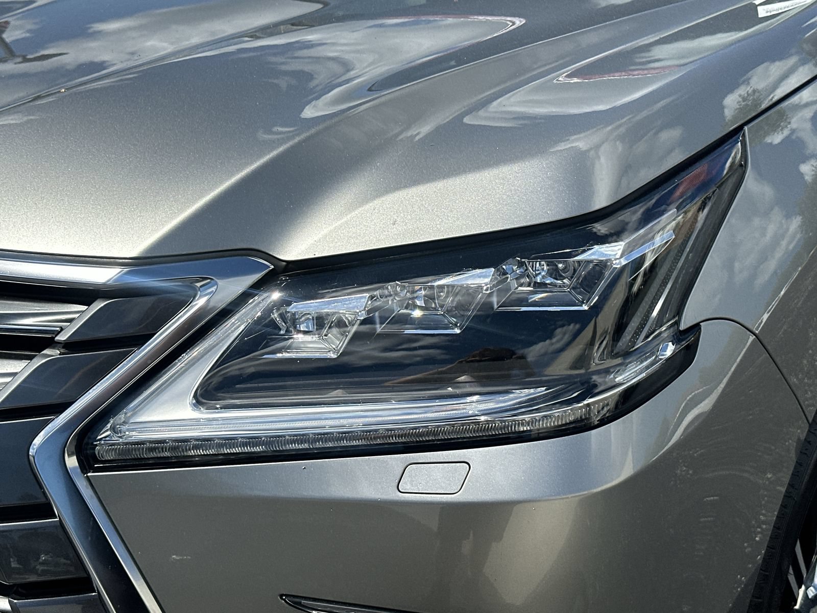 Used 2021 Lexus LX 570 4WD w/ Luxury Package image 11