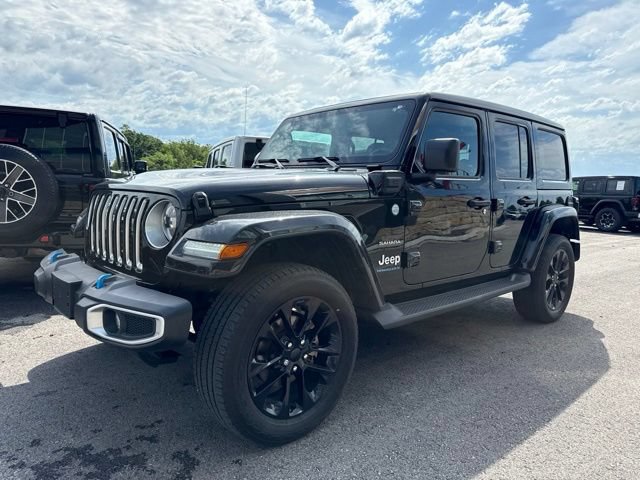 Used 2023 Jeep Wrangler Unlimited Sahara w/ Cold Weather Group AWD/4WD image 7