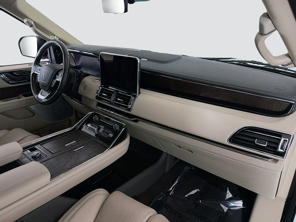 Used 2021 Lincoln Navigator Reserve w/ Luxury Package image 23
