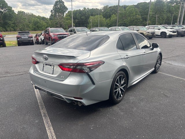 Used 2023 Toyota Camry SE AWD/4WD image 3