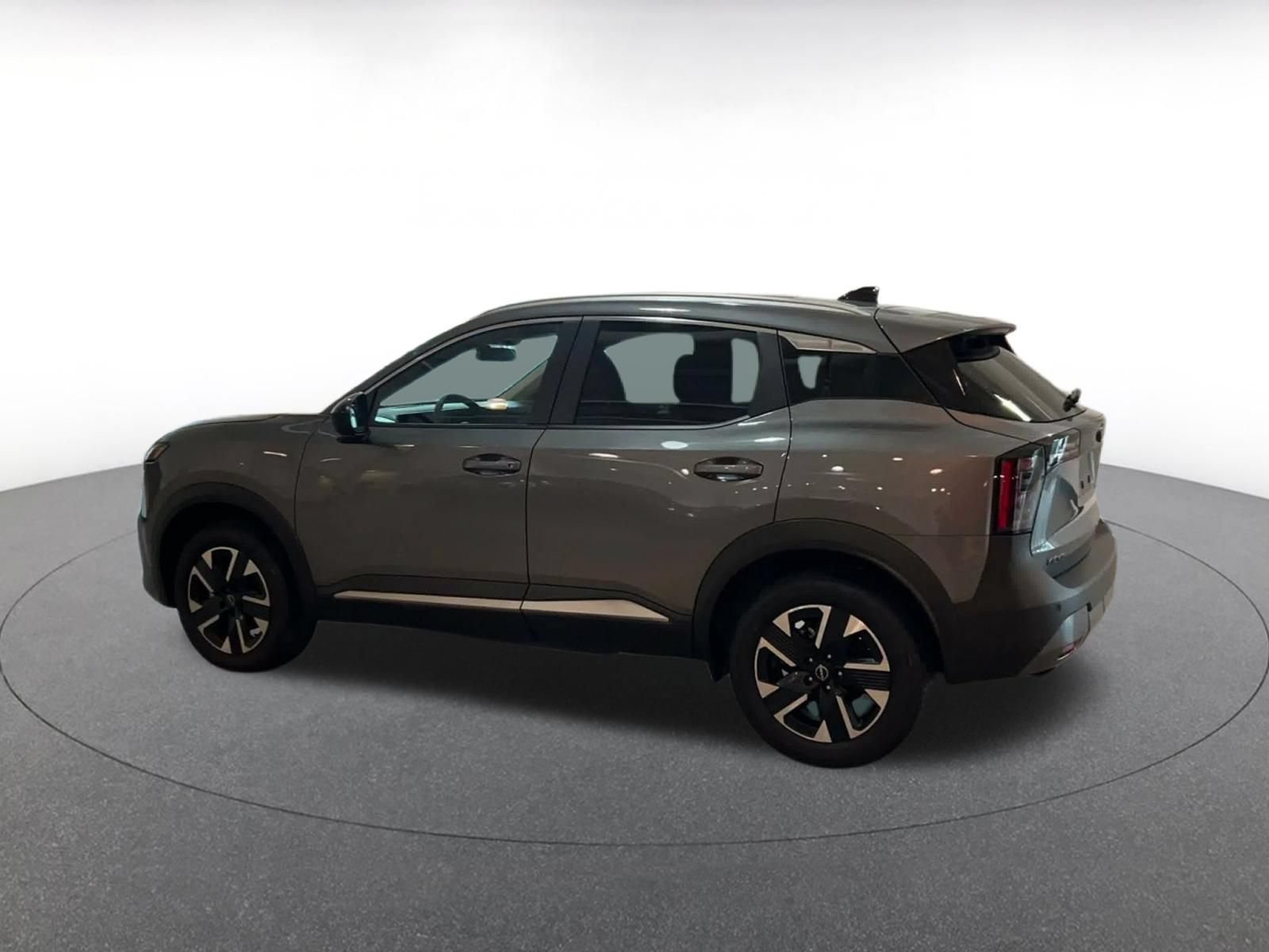 Used 2026 Nissan Kicks SV w/ Cold Weather Package AWD/4WD image 9