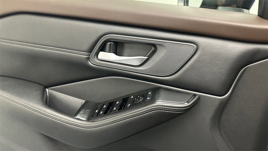 Certified 2023 Nissan Rogue SV w/ SV Premium Package image 17