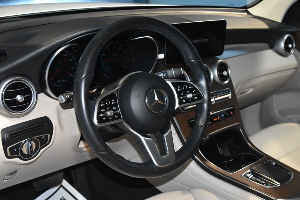 Used 2022 Mercedes-Benz GLC 300 4MATIC image 2