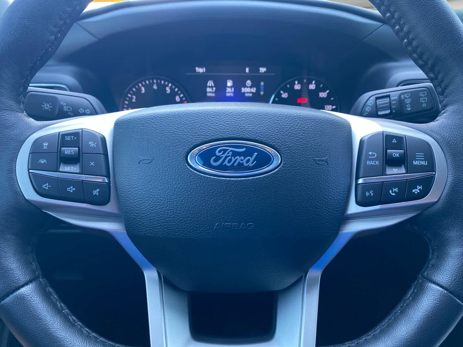 Used 2024 Ford Explorer Limited w/ Limited Technology Package RWD image 13
