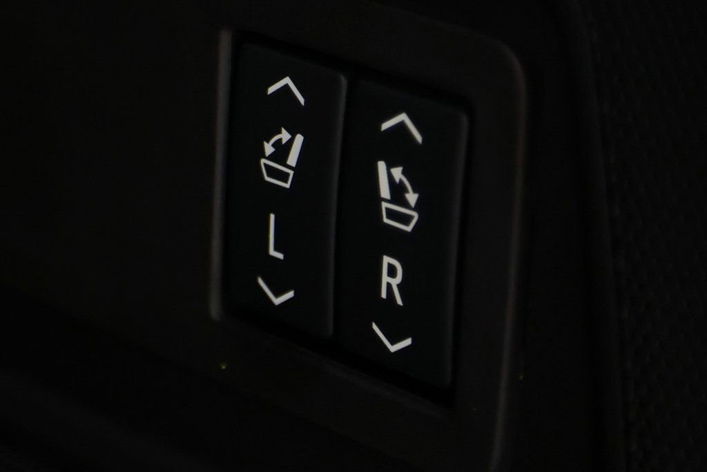 Used 2026 Cadillac Escalade ESV V image 14