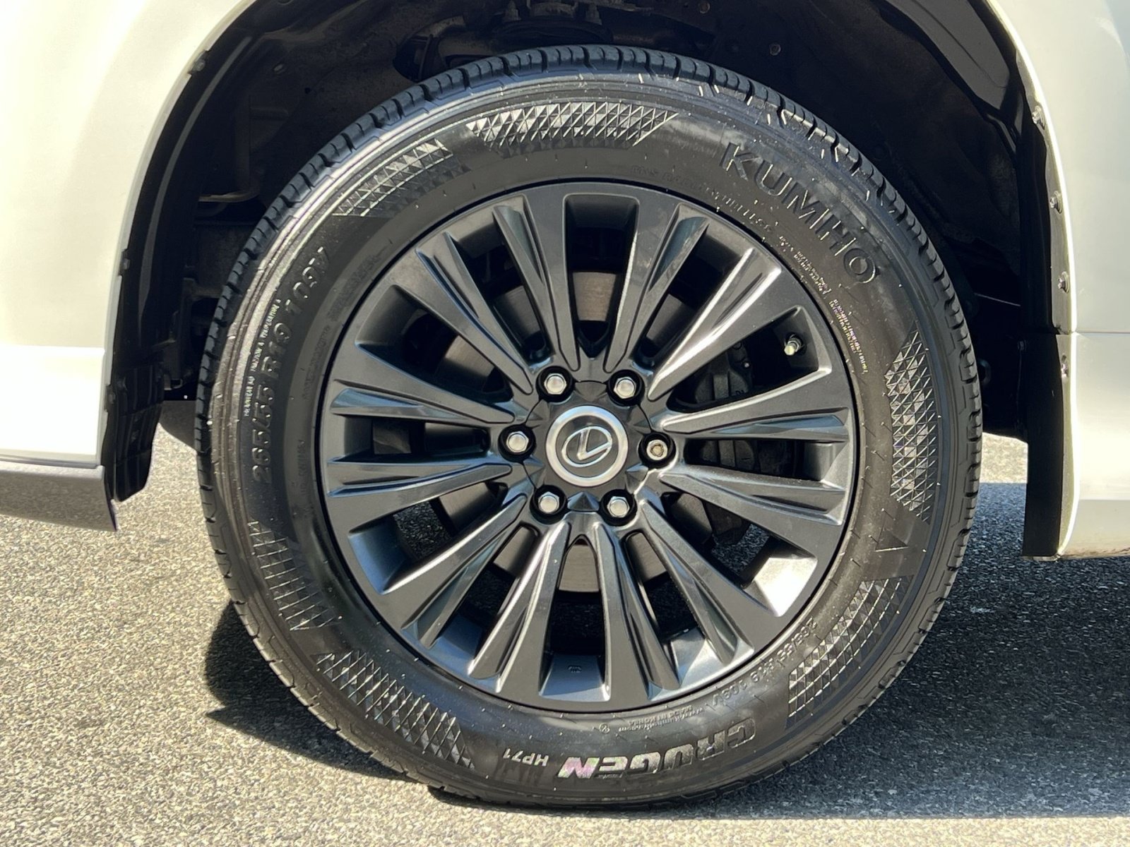 Used 2022 Lexus GX 460 Luxury w/ Sport Design Package AWD/4WD image 17