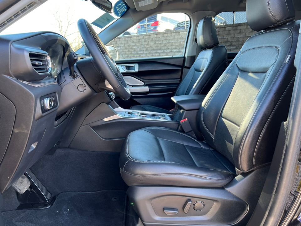 Certified 2023 Ford Explorer Limited w/ Limited Technology Package image 3
