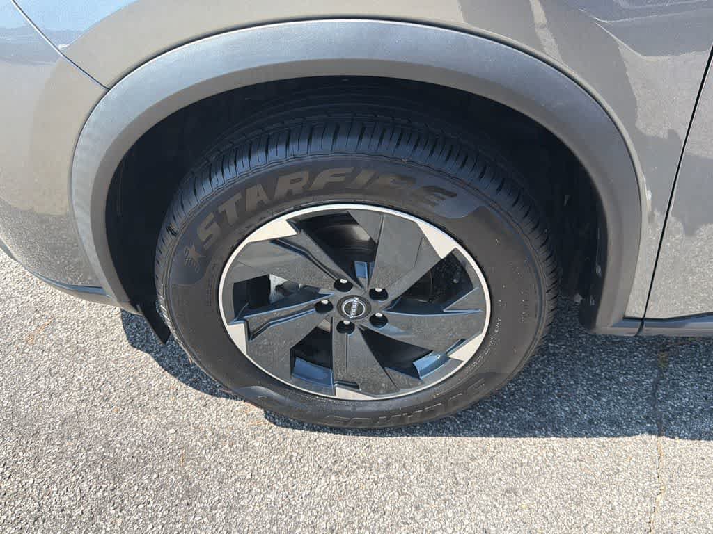 Used 2024 Nissan Rogue SV AWD/4WD image 9