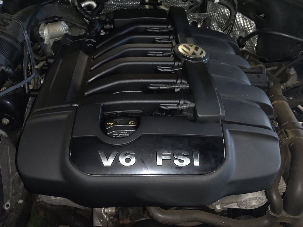 Used 2016 Volkswagen Touareg Sport image 30