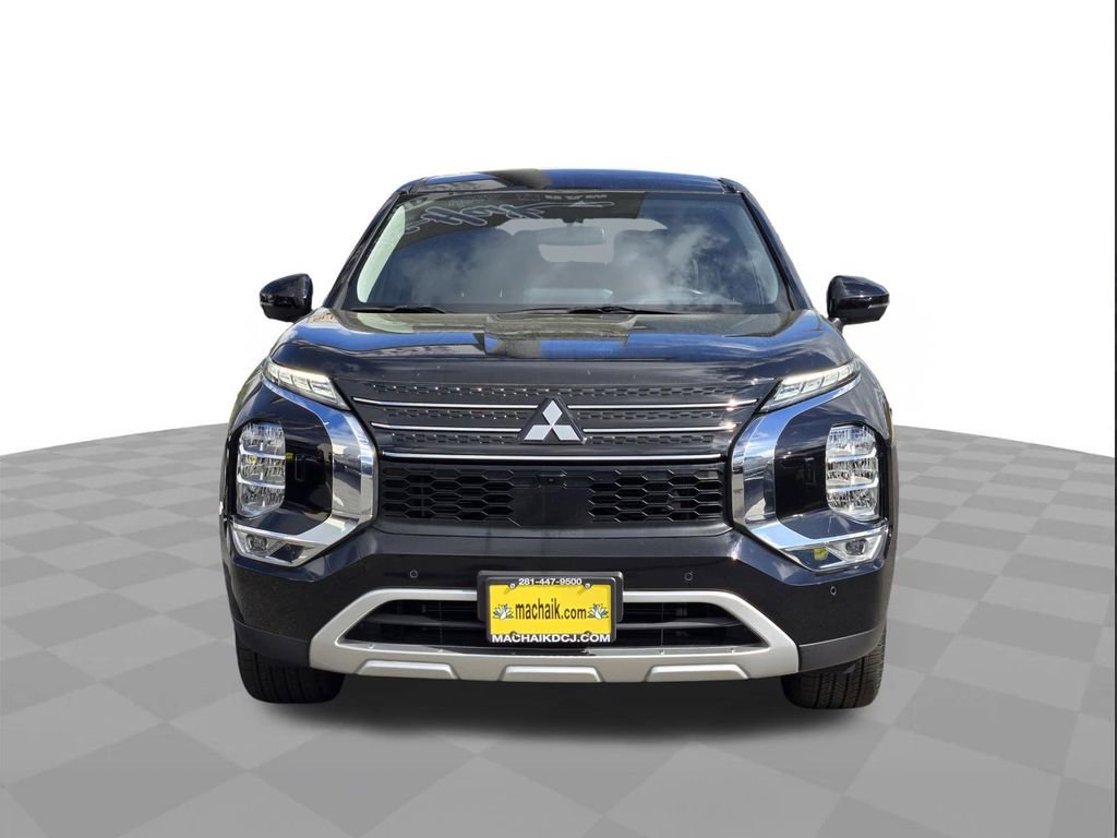 Used 2024 Mitsubishi Outlander SE Black Edition image 2