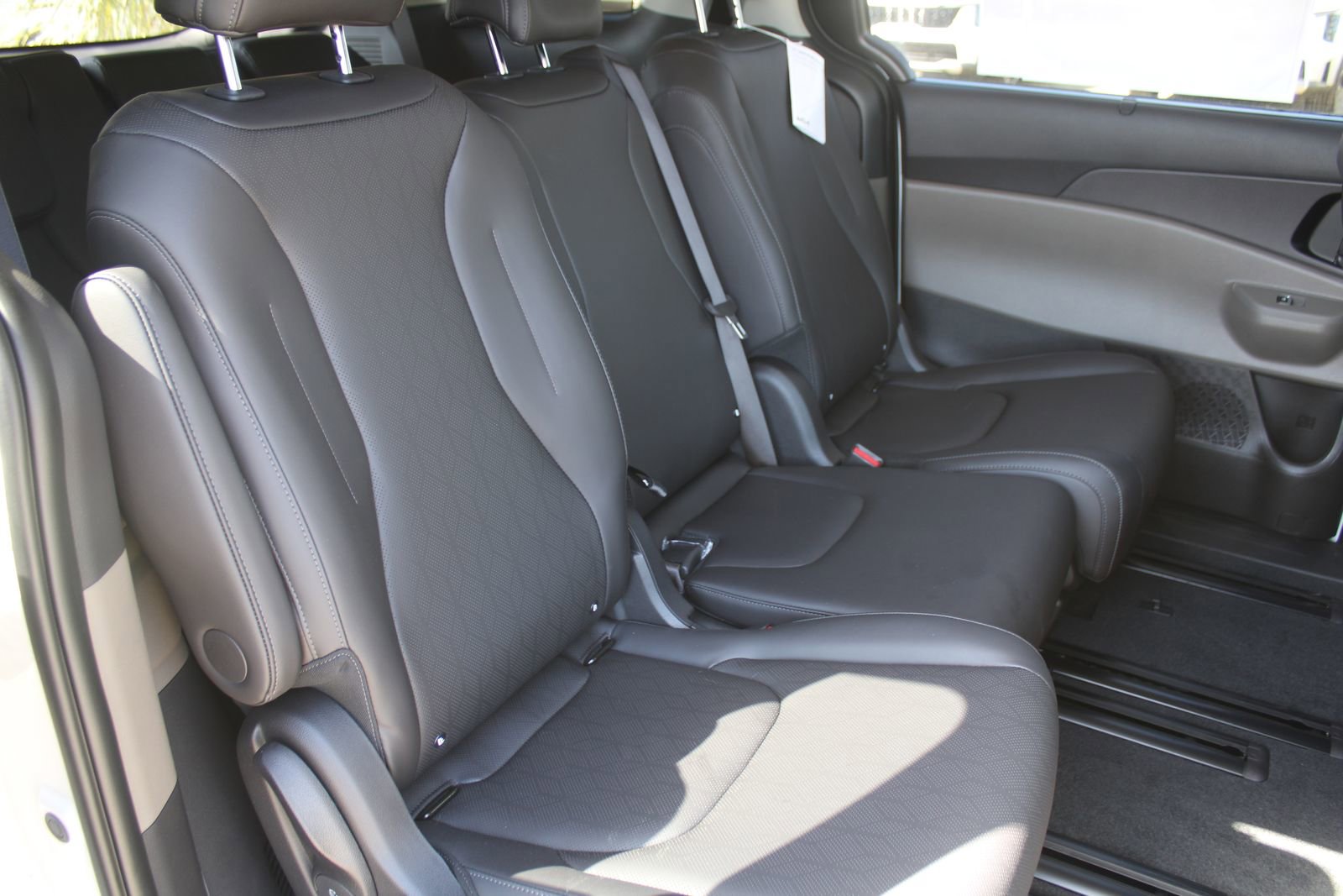 New 2026 Kia Carnival EX image 7