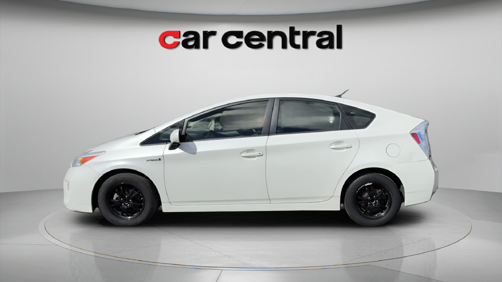 Used 2014 Toyota Prius Three FWD image 2