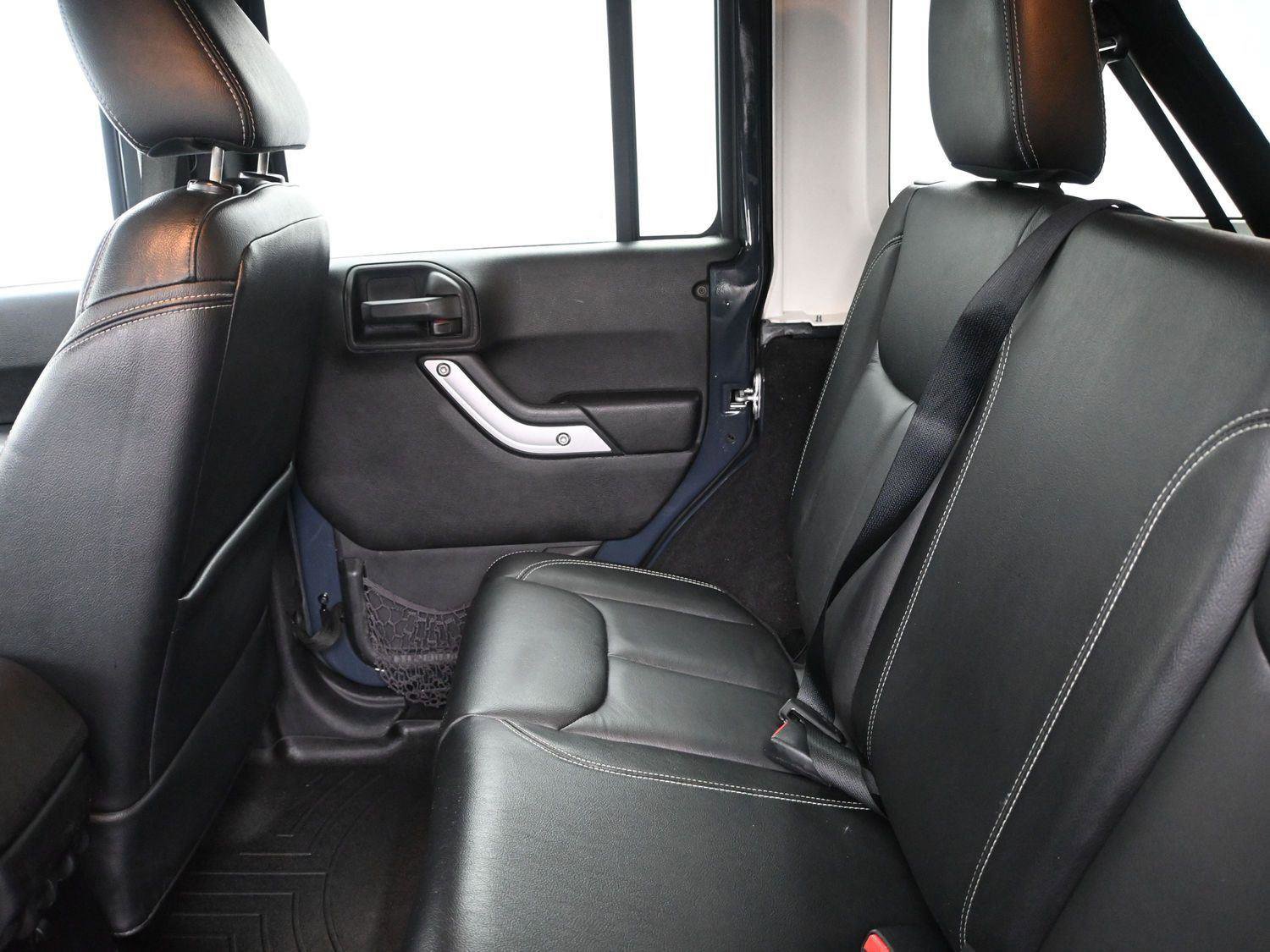 Used 2016 Jeep Wrangler Unlimited Sahara w/ Connectivity Group image 12