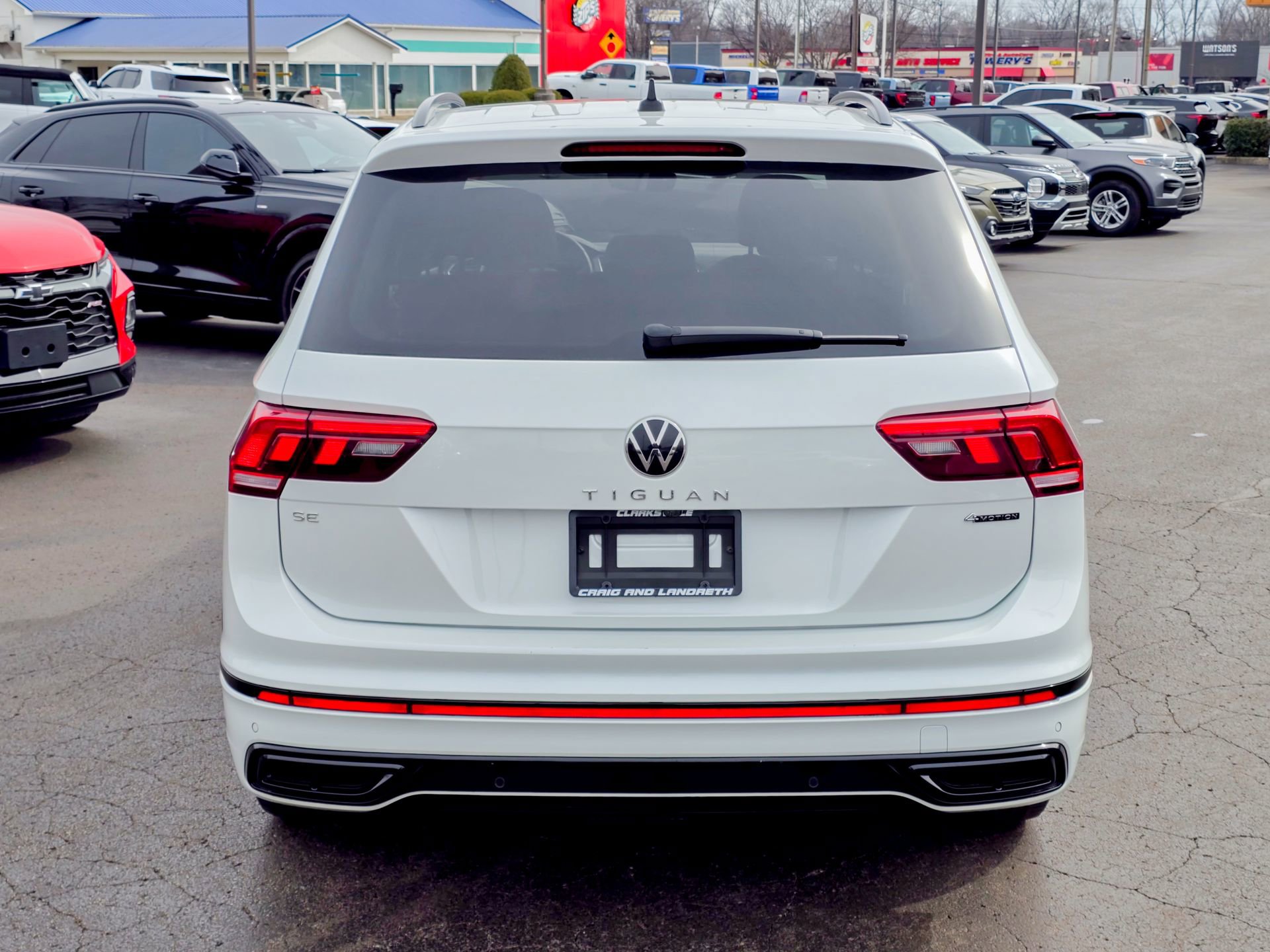 Used 2022 Volkswagen Tiguan SE R-Line image 16