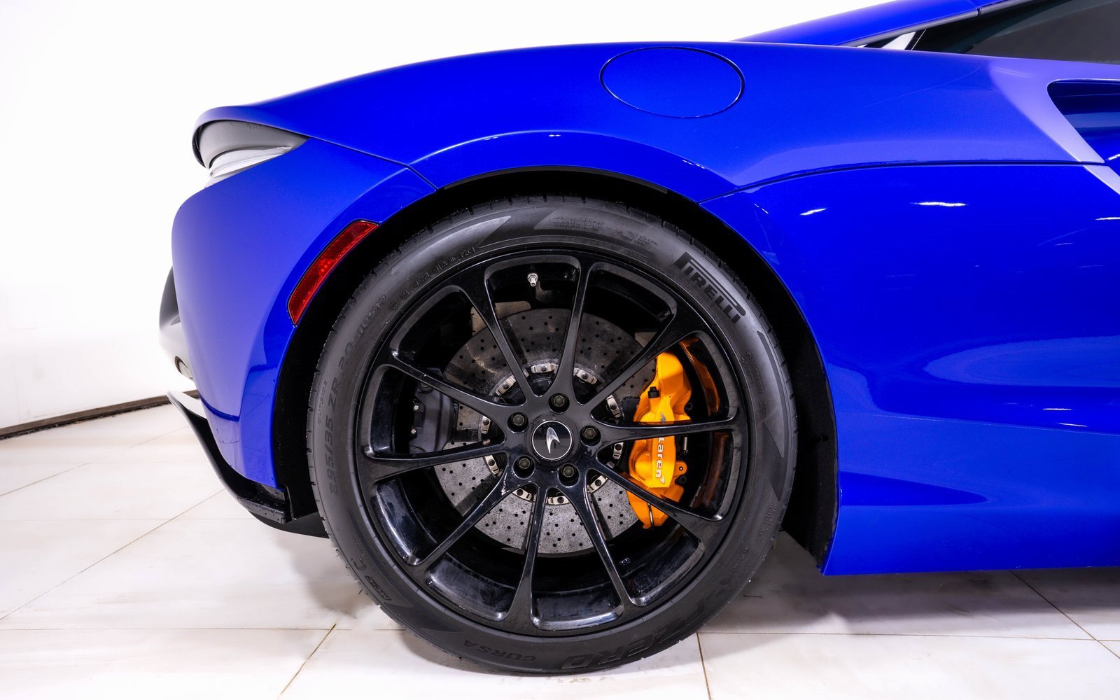 Used 2023 McLaren Artura image 14