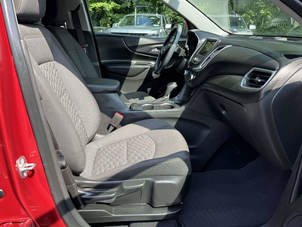 Used 2020 Chevrolet Equinox LT w/ Driver Convenience Package FWD image 16