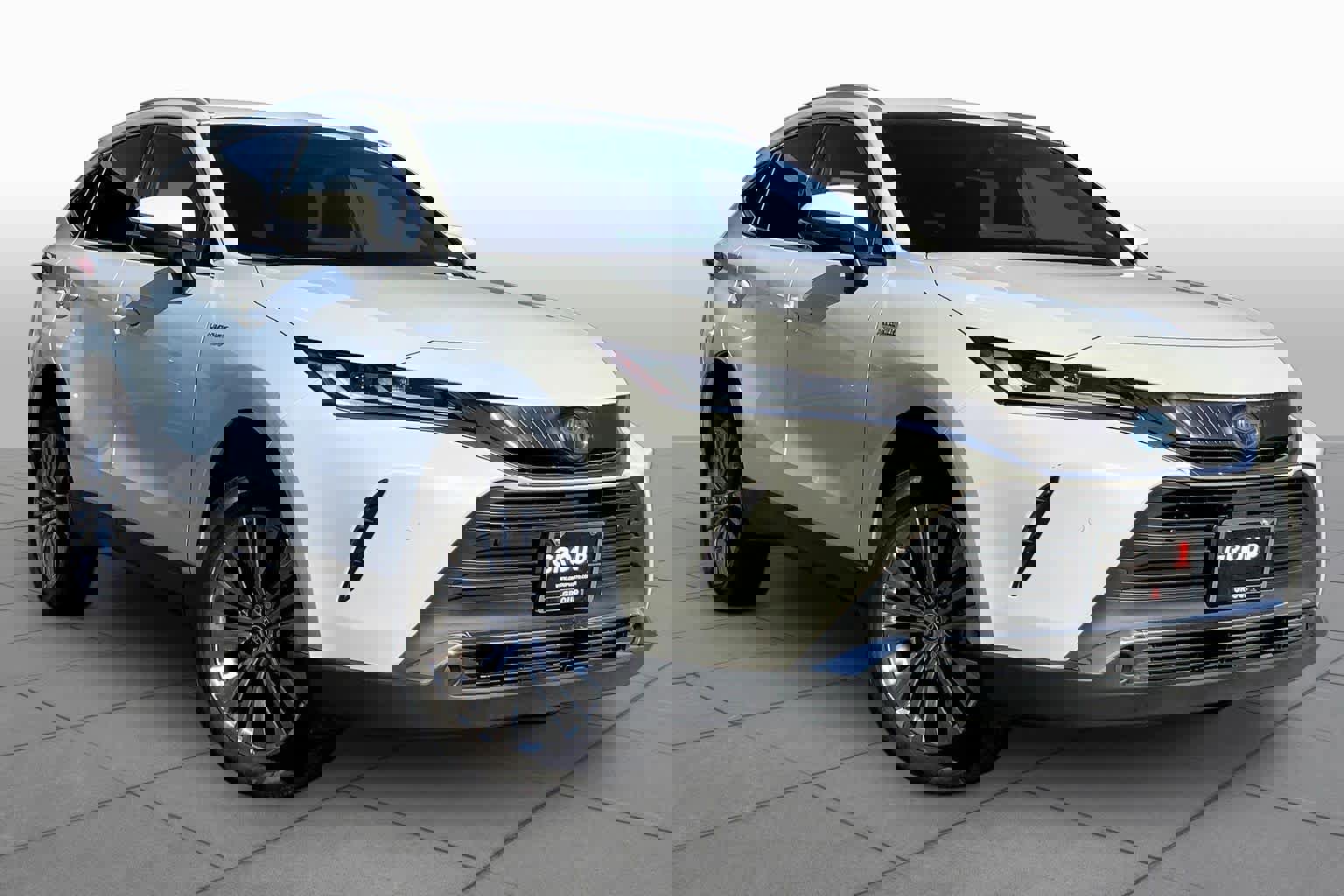 Used 2021 Toyota Venza XLE w/ Softex Package image 3