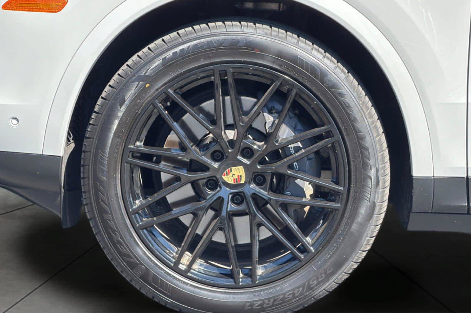 Used 2024 Porsche Cayenne Coupe AWD/4WD image 11