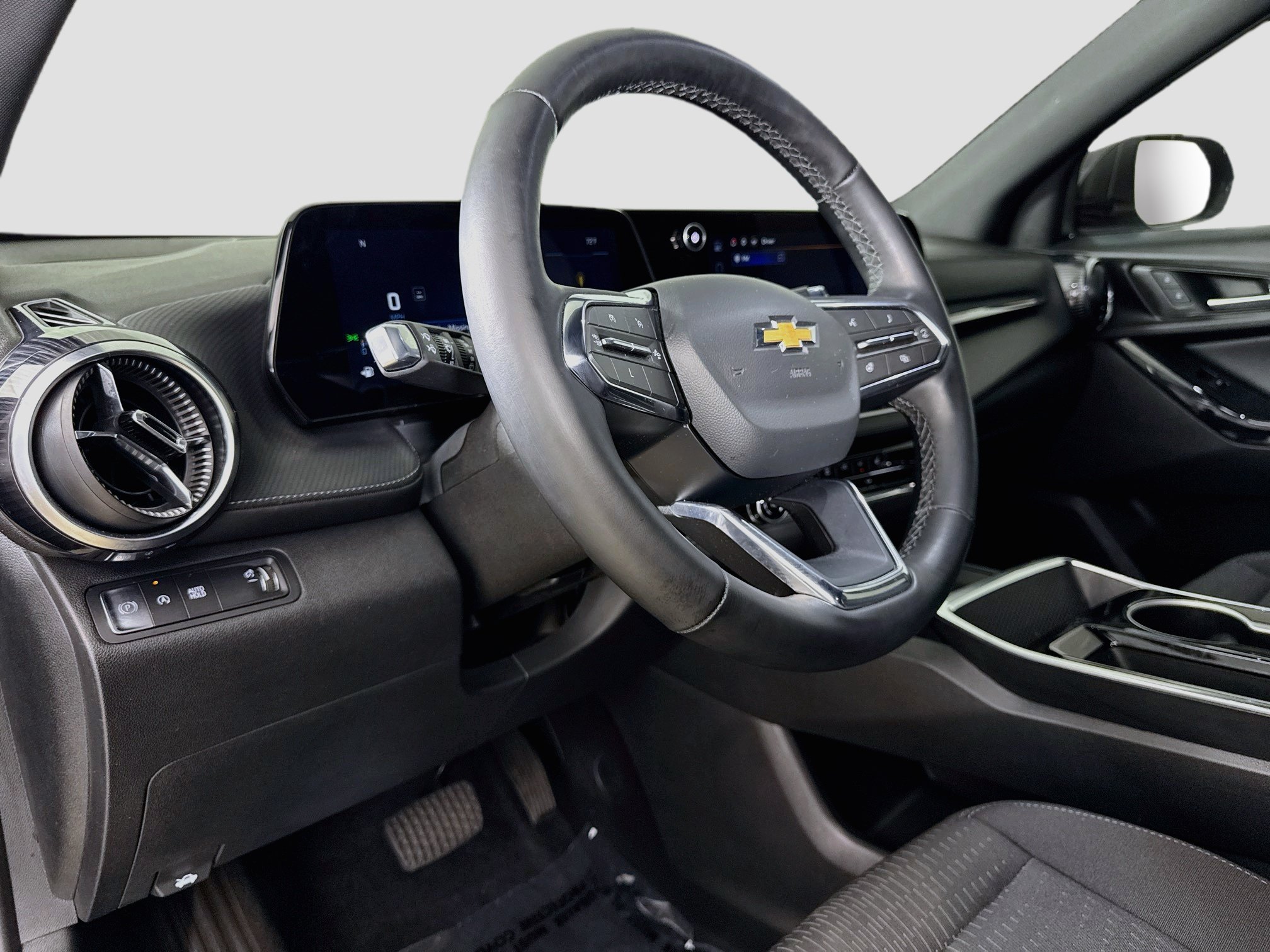Used 2025 Chevrolet Equinox LT w/ Safety and Technology Package FWD image 11