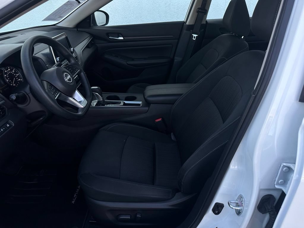 Used 2025 Nissan Altima 2.5 SV FWD image 29