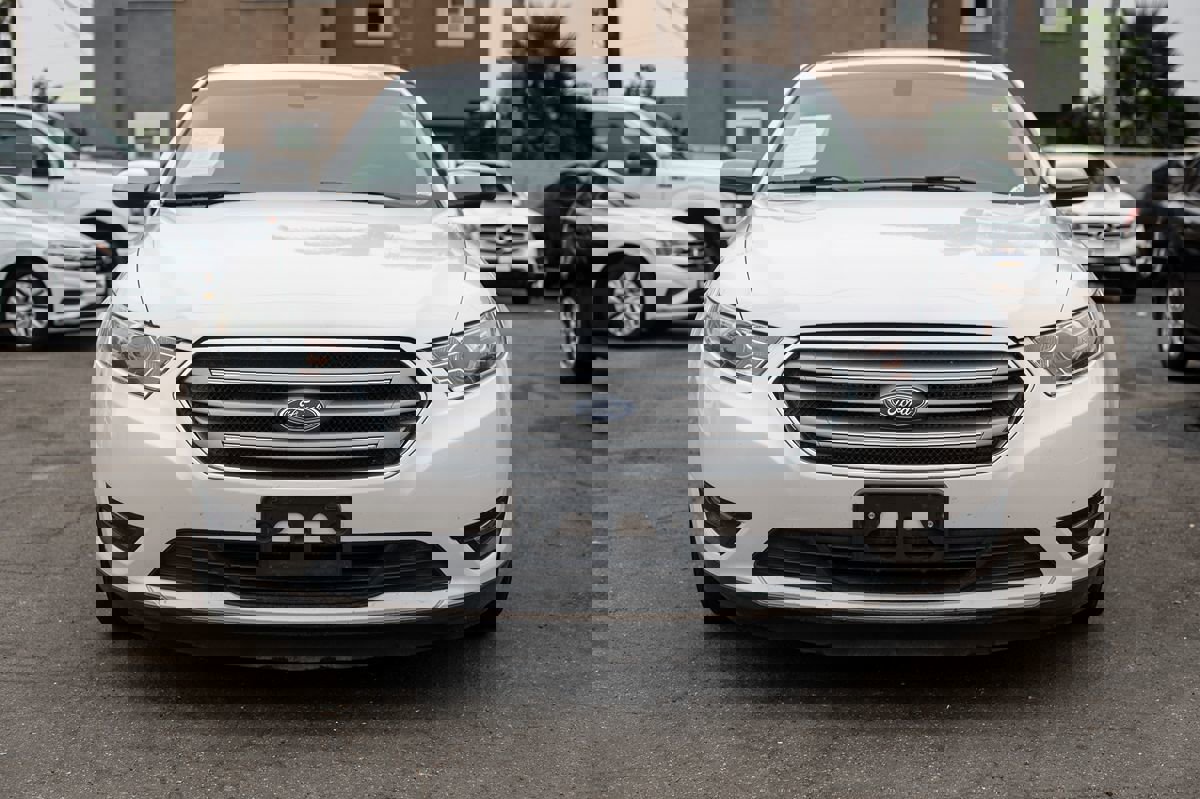 Used 2018 Ford Taurus SEL w/ Equipment Group 201A image 7