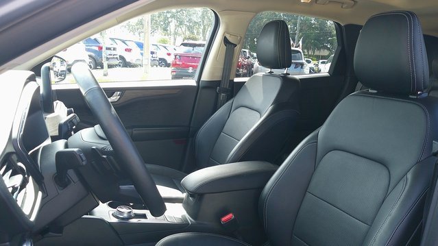 Used 2020 Ford Escape Titanium image 6