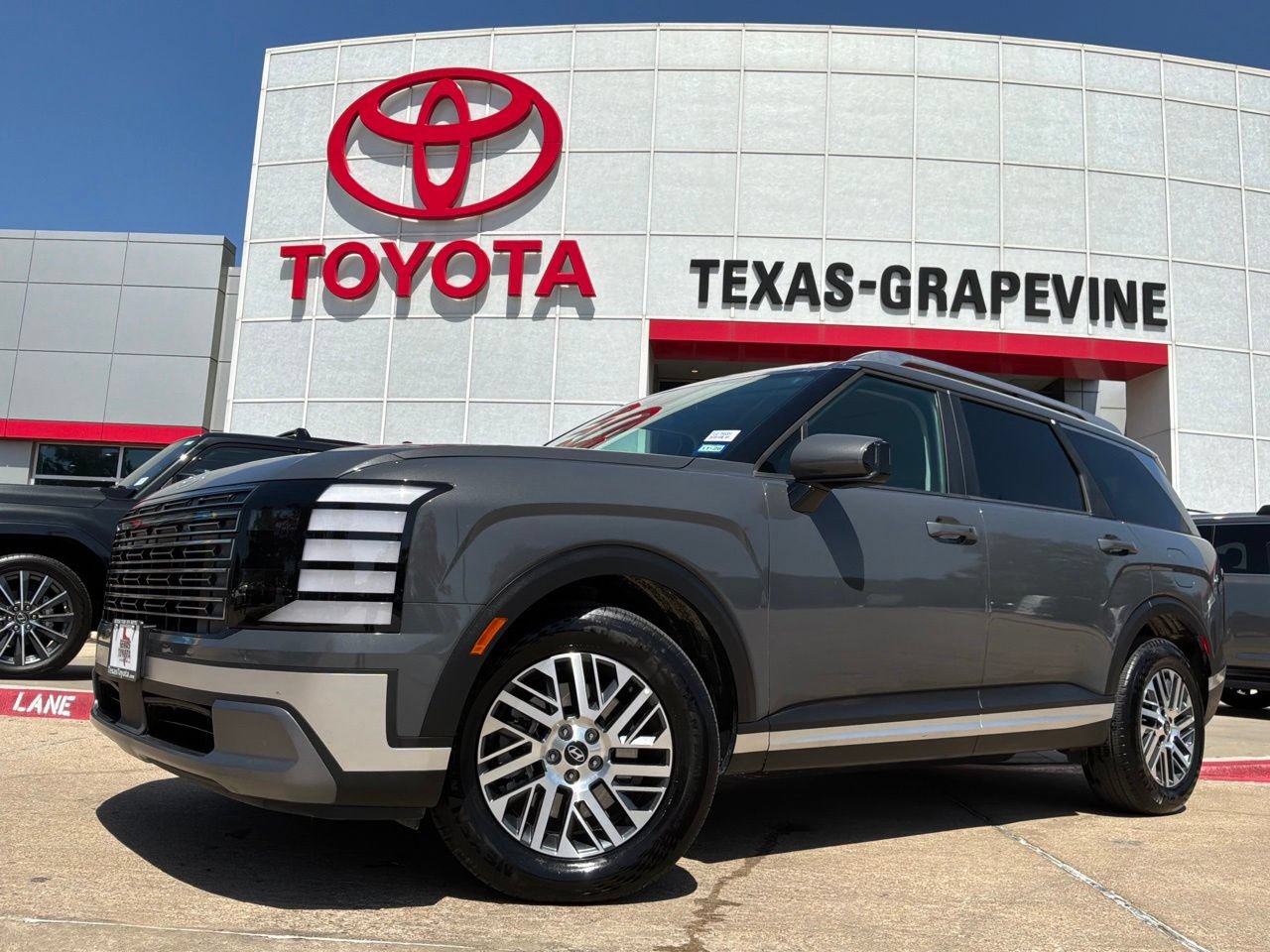 Used 2026 Hyundai Palisade SEL FWD image 2