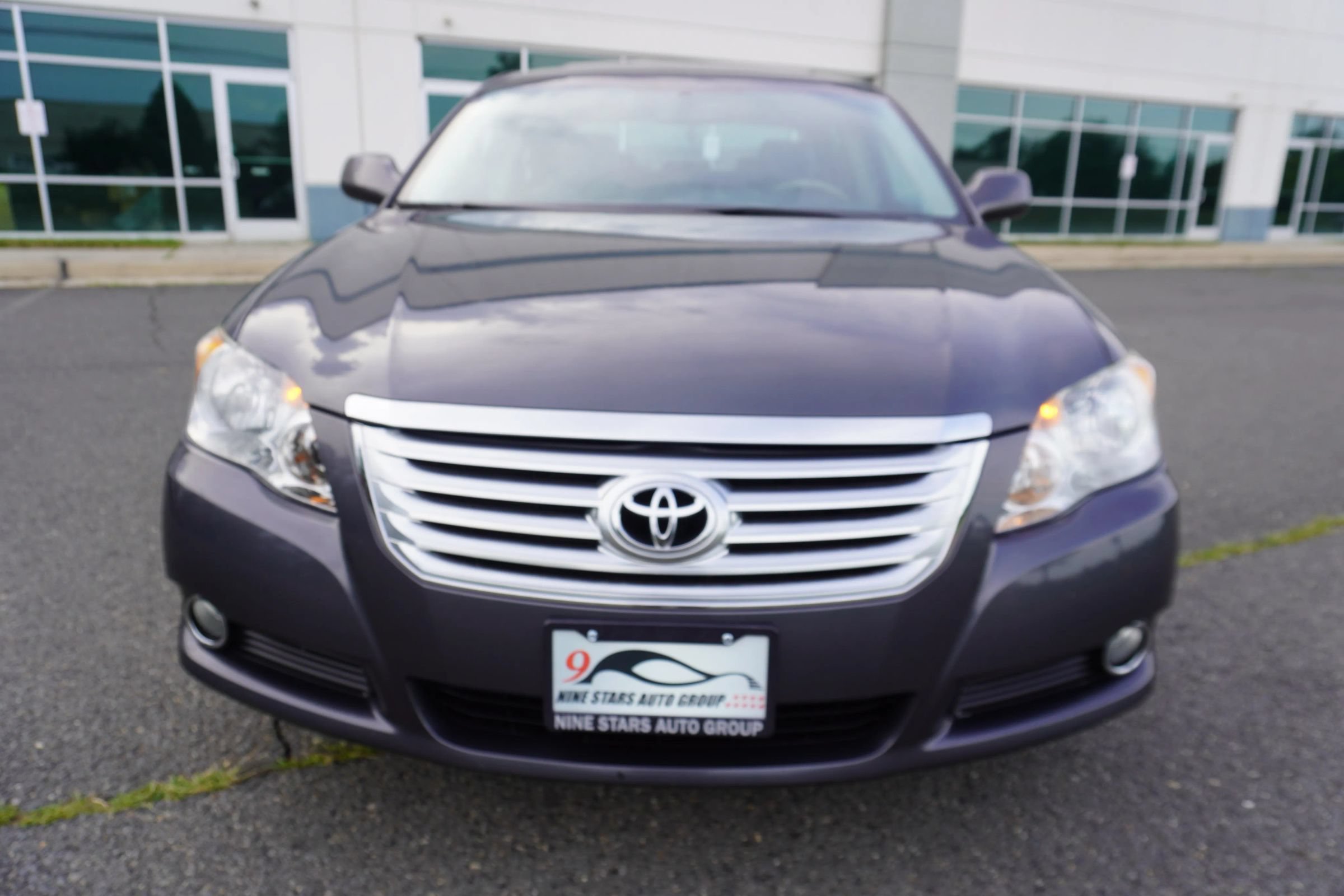 Used 2010 Toyota Avalon XLS FWD image 2