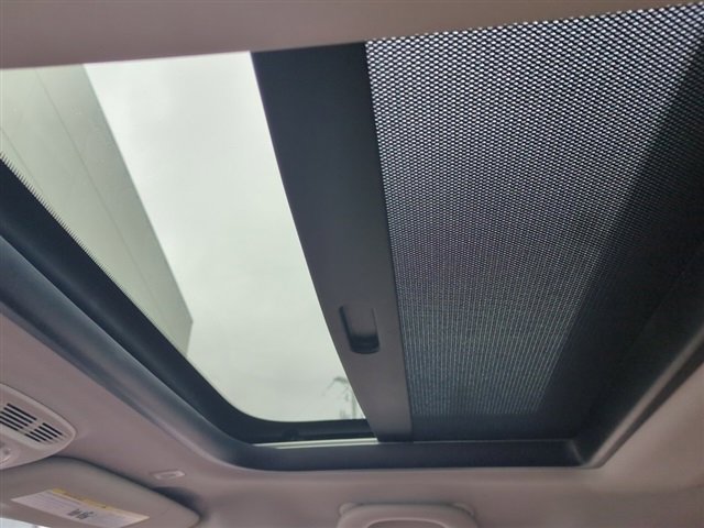 Used 2021 MINI Cooper 2-Door Hardtop w/ Driver Assistance Package image 13