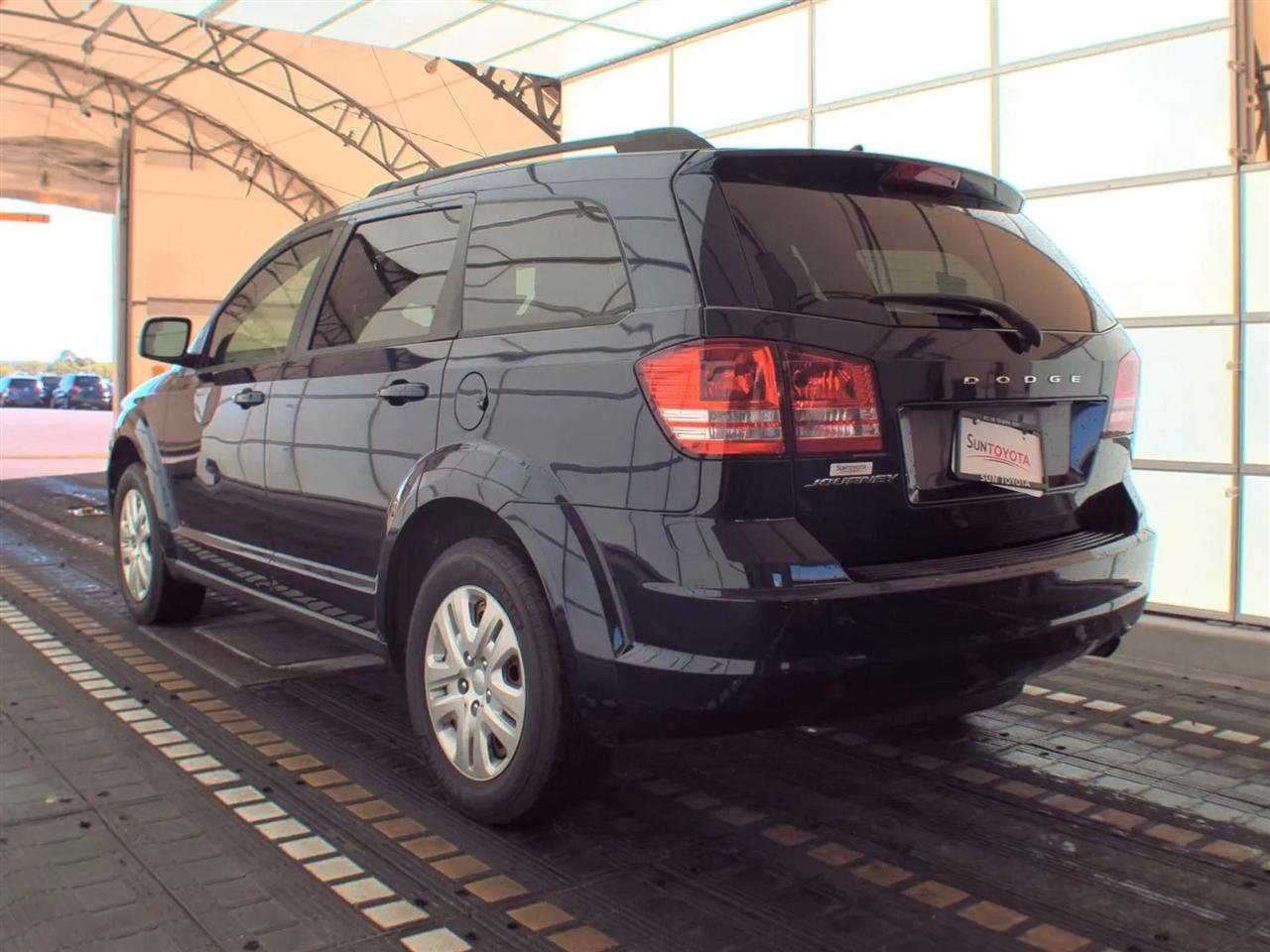 Used 2017 Dodge Journey SE image 8