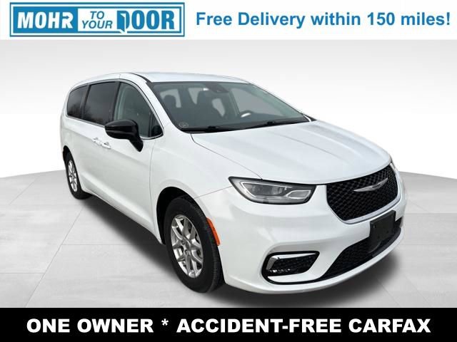 Used 2024 Chrysler Pacifica Touring-L image 3