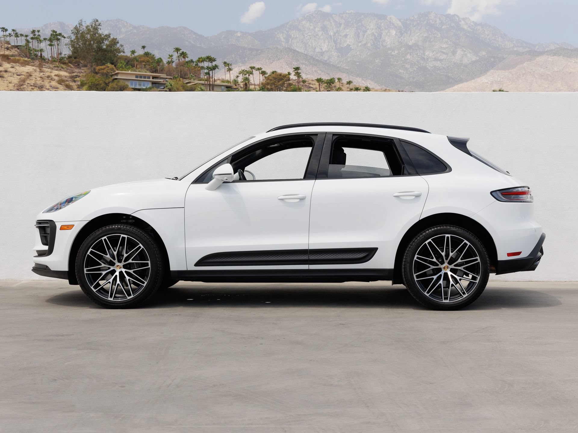 Certified 2026 Porsche Macan AWD/4WD image 2