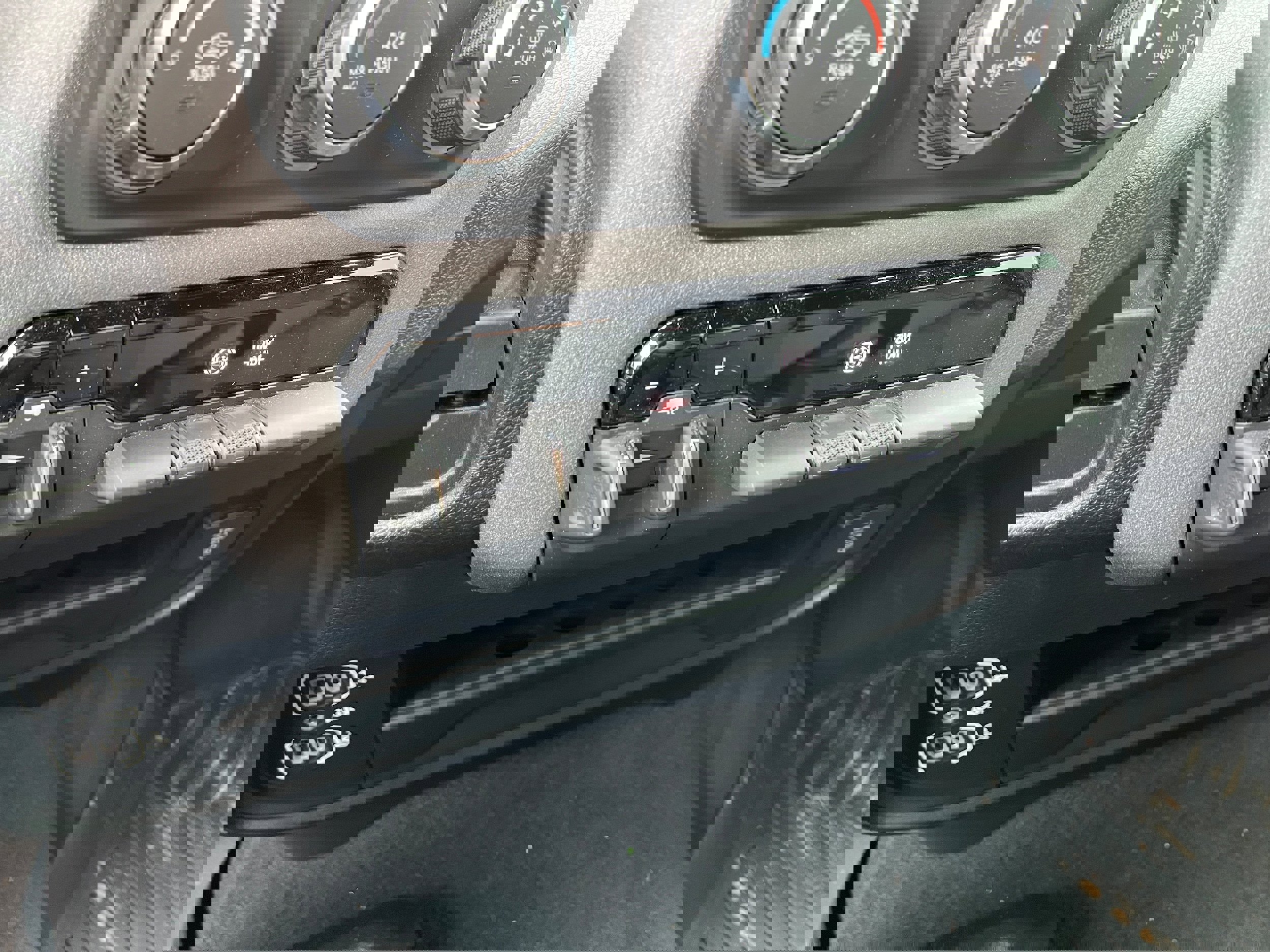 Used 2024 RAM 2500 Tradesman w/ Chrome Appearance Group image 22