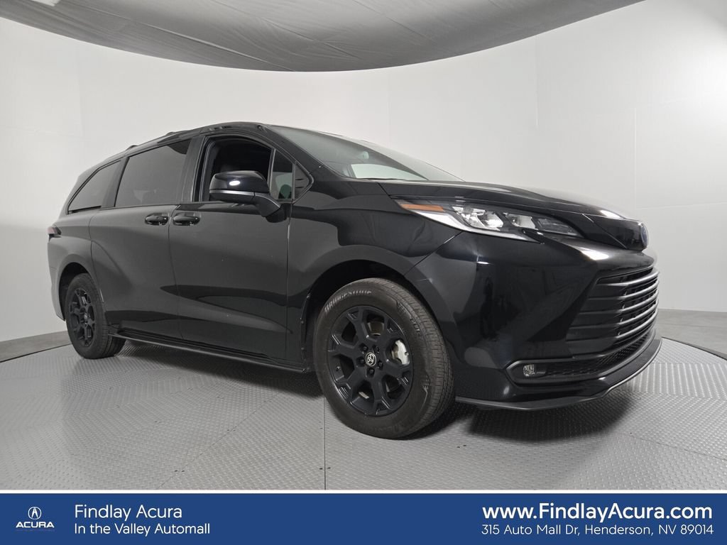 Used 2025 Toyota Sienna XLE Woodland Edition