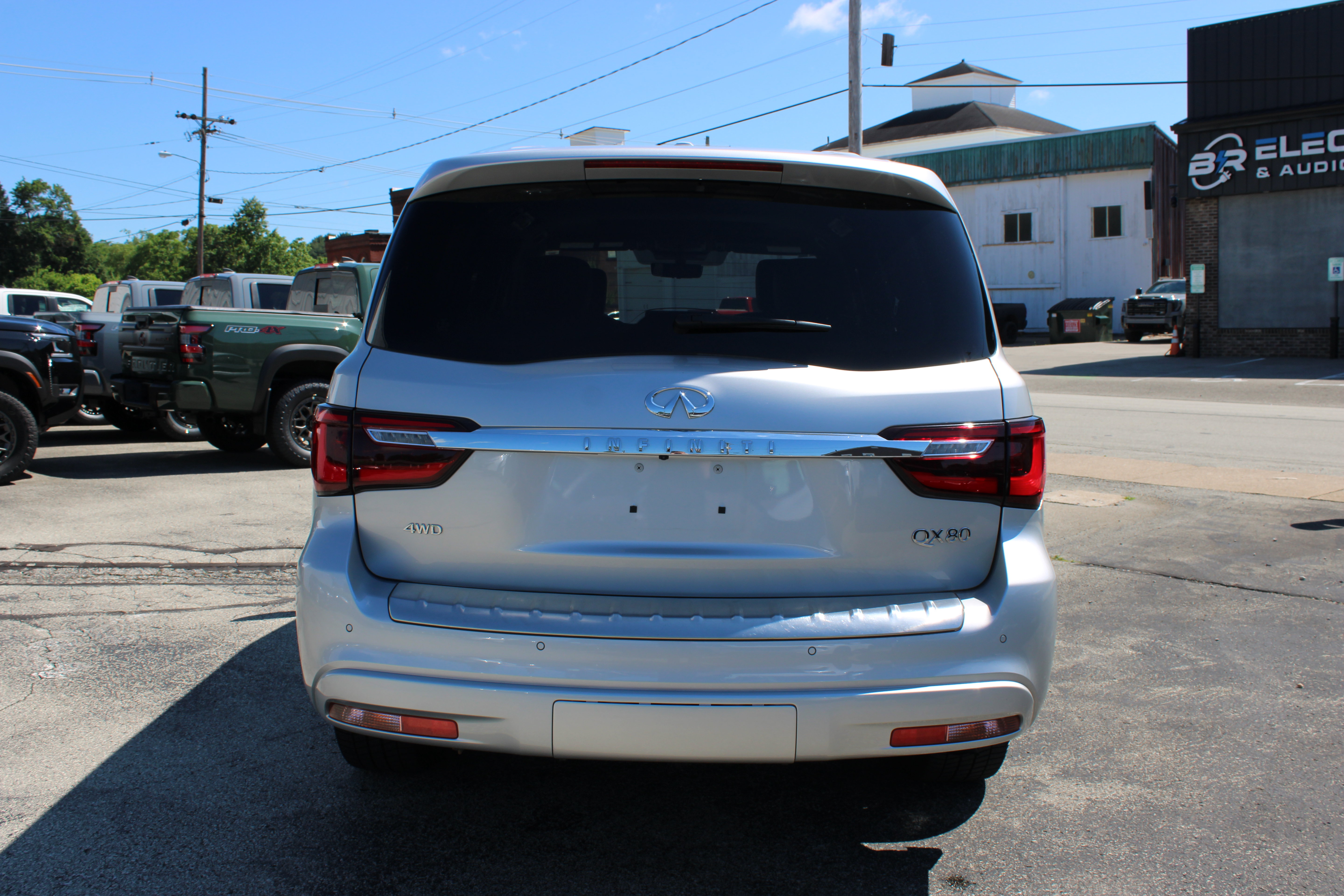 Used 2023 INFINITI QX80 Sensory w/ Cargo Package AWD/4WD image 4
