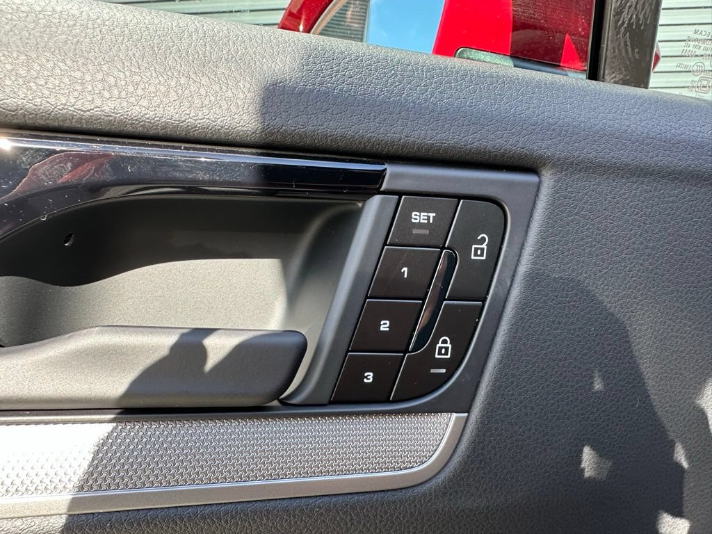 Certified 2026 Porsche Cayenne AWD/4WD image 19