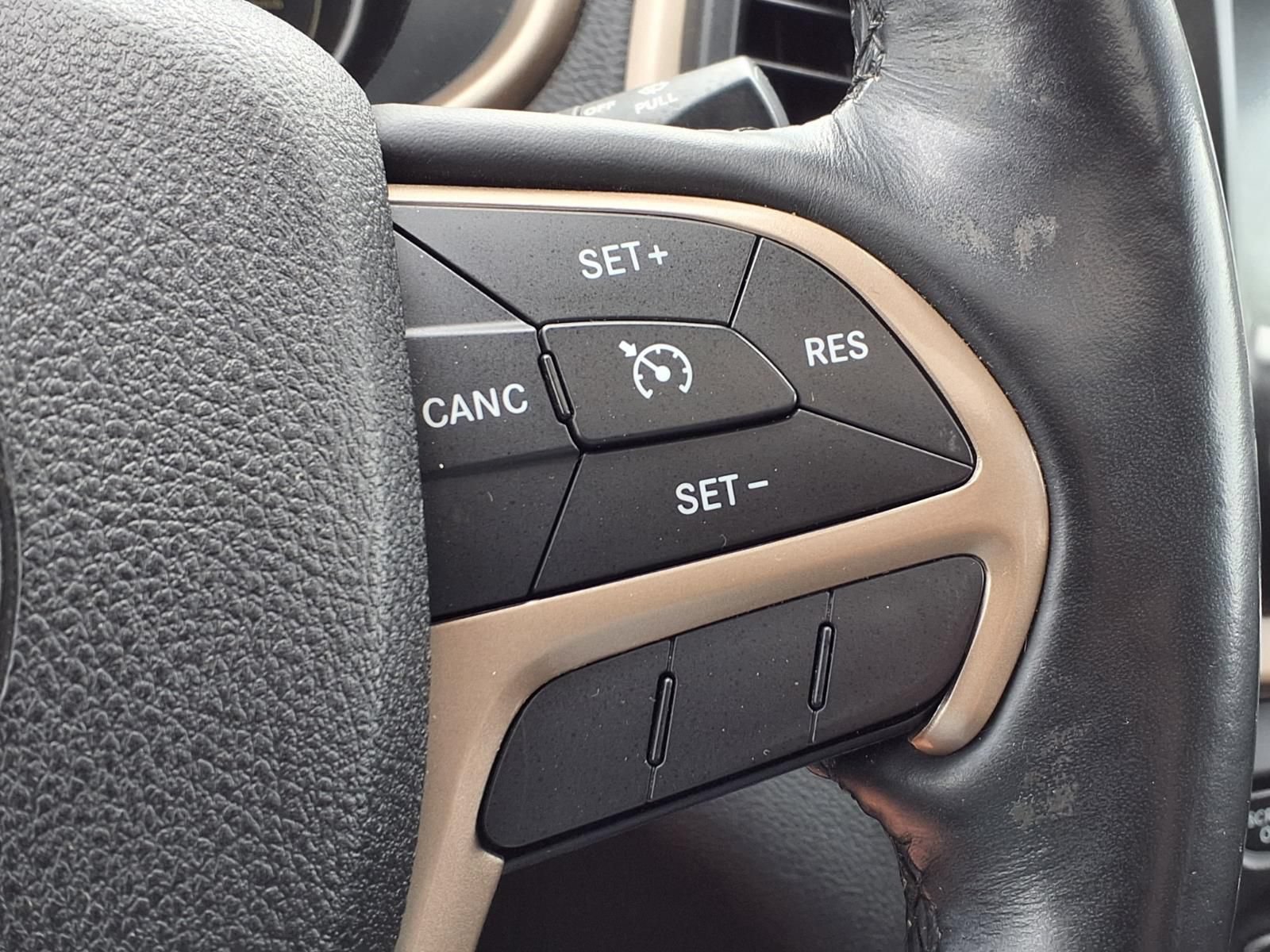 Used 2016 Jeep Cherokee Latitude w/ Comfort/Convenience Group AWD/4WD image 25