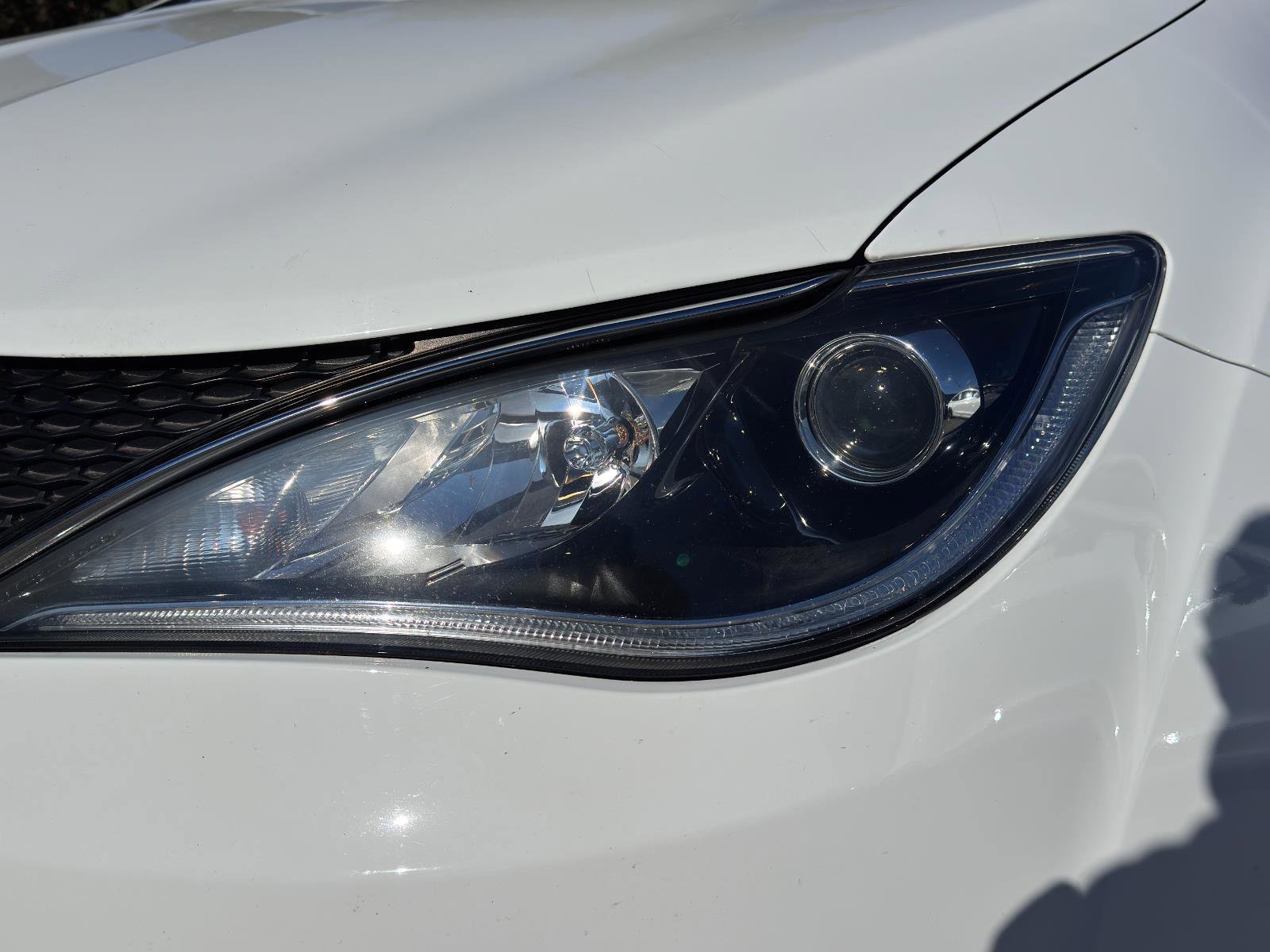 Used 2020 Chrysler Pacifica Touring image 10