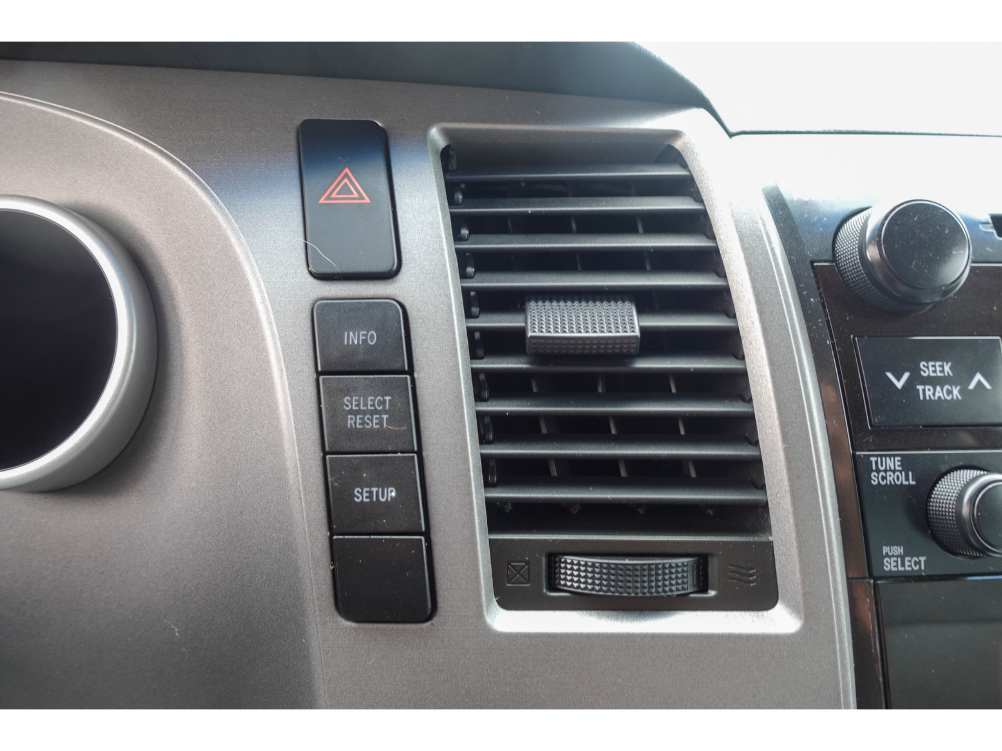 Used 2011 Toyota Sequoia SR5 AWD/4WD image 19