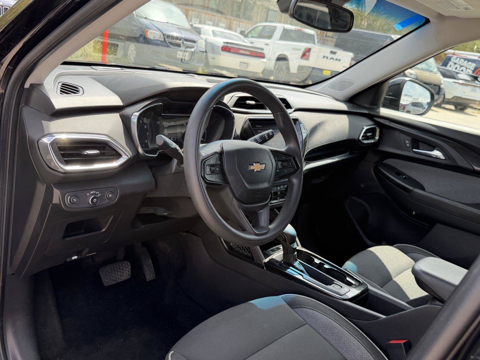 Used 2023 Chevrolet TrailBlazer LT w/ Convenience Package FWD image 16