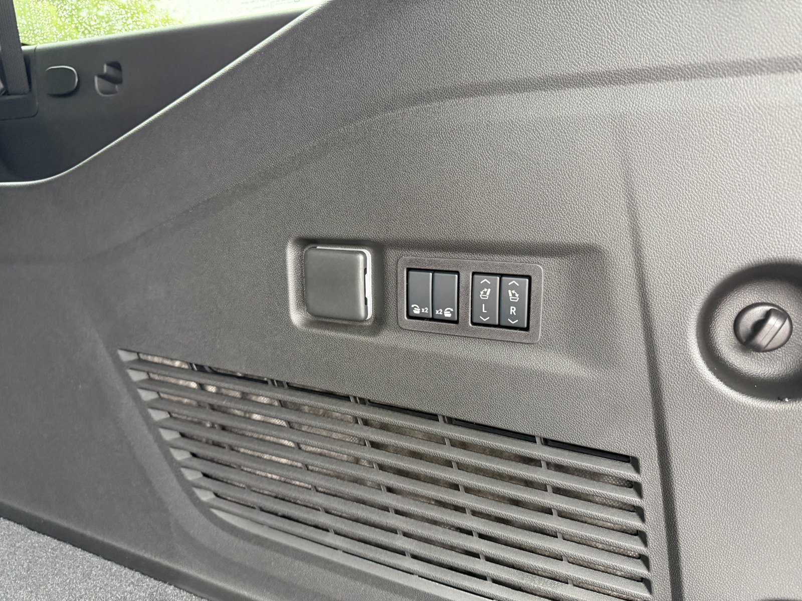 New 2026 GMC Yukon XL Denali image 21