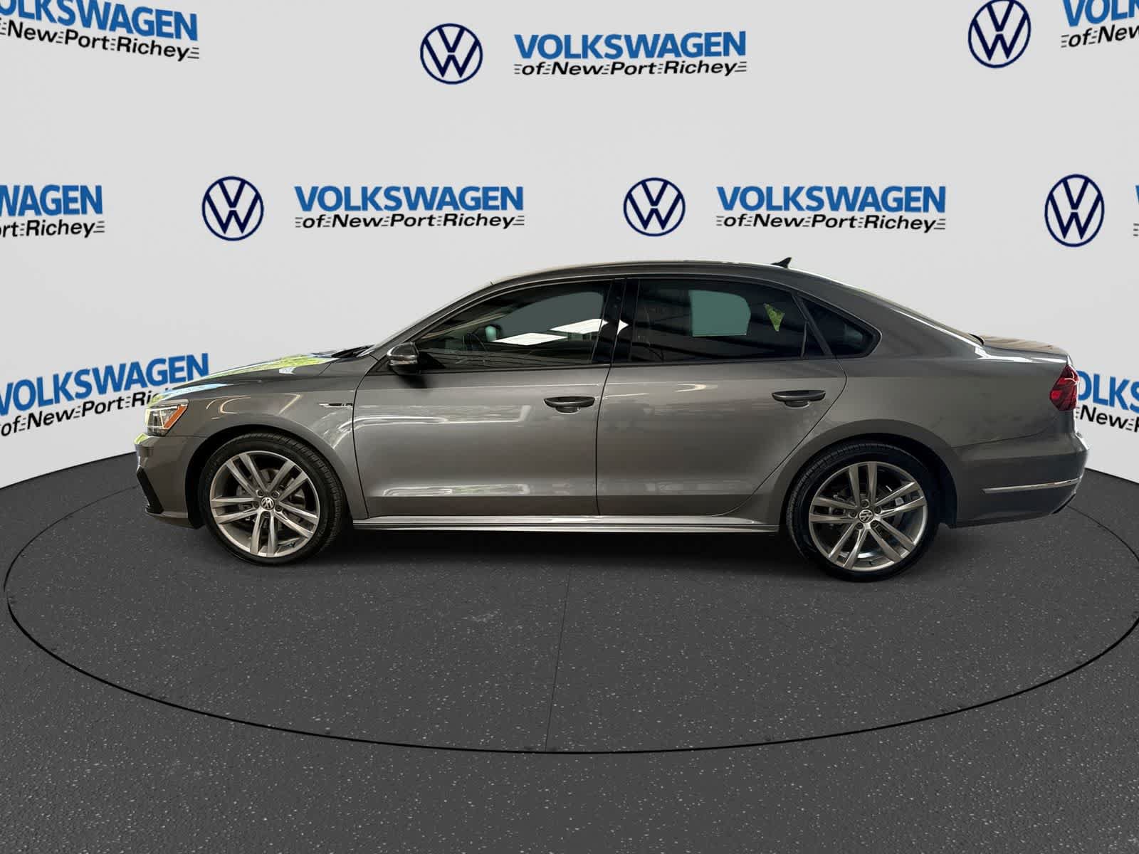 Used 2018 Volkswagen Passat 2.0T R-Line FWD image 11
