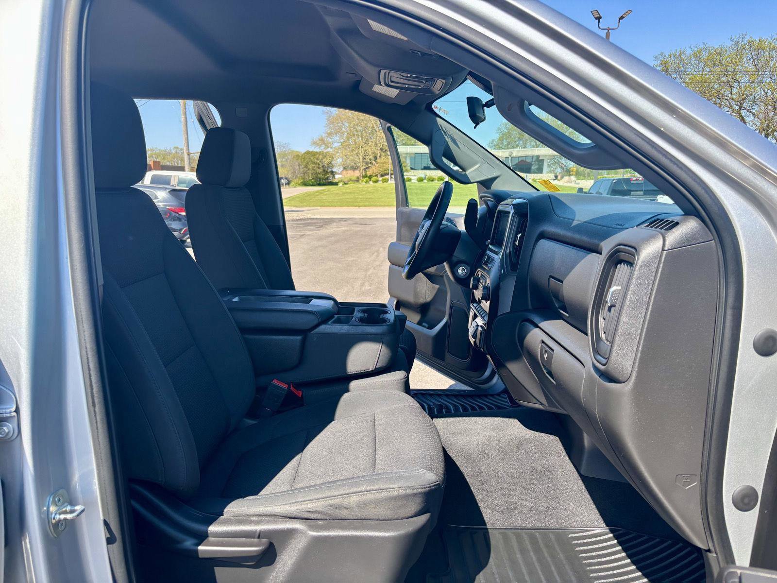 Used 2020 Chevrolet Silverado 1500 Custom w/ Custom Value Package AWD/4WD image 7