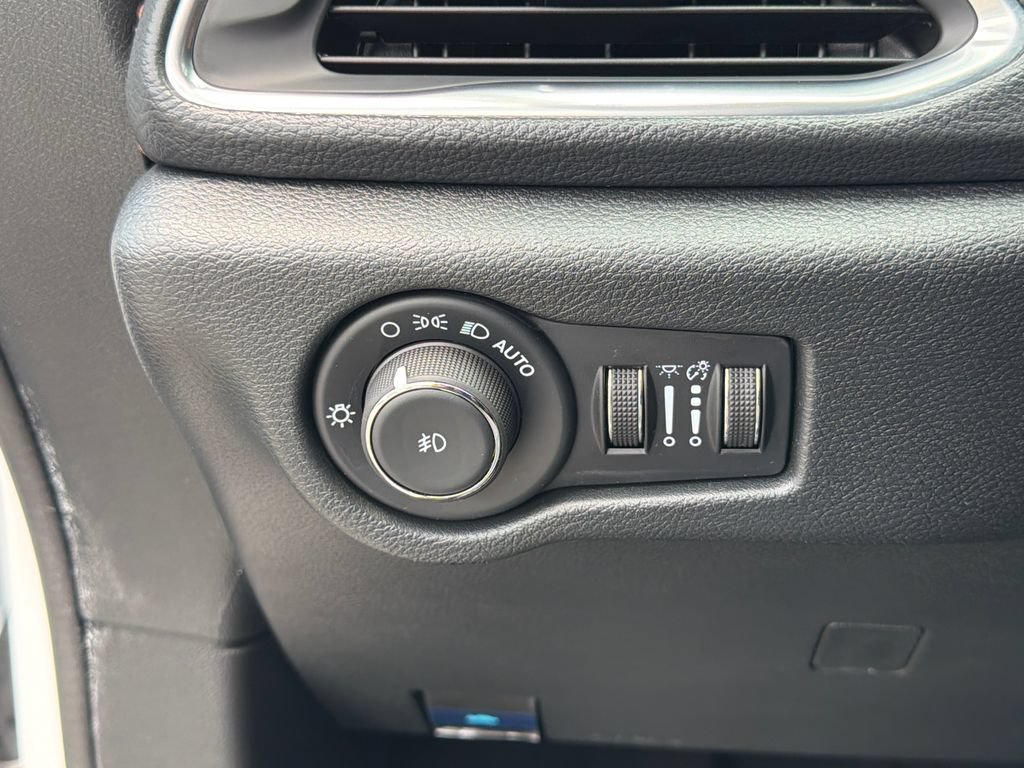 Used 2024 Chrysler Pacifica Pinnacle AWD/4WD image 23