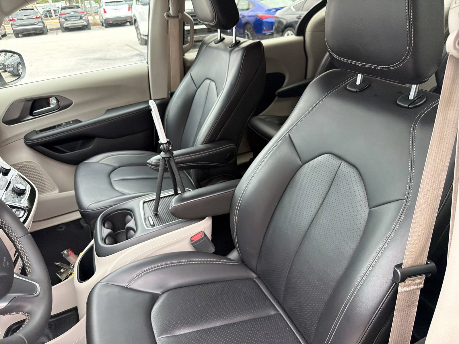 Used 2023 Chrysler Pacifica Touring-L FWD image 31