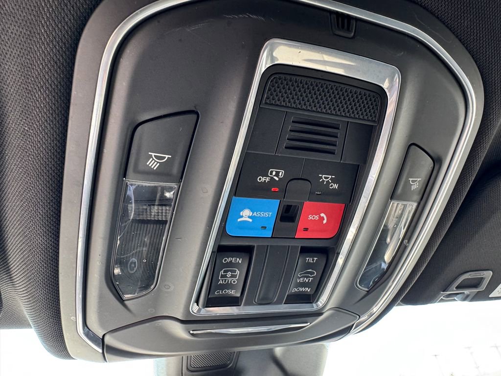 Used 2024 Jeep Grand Cherokee Laredo X image 25