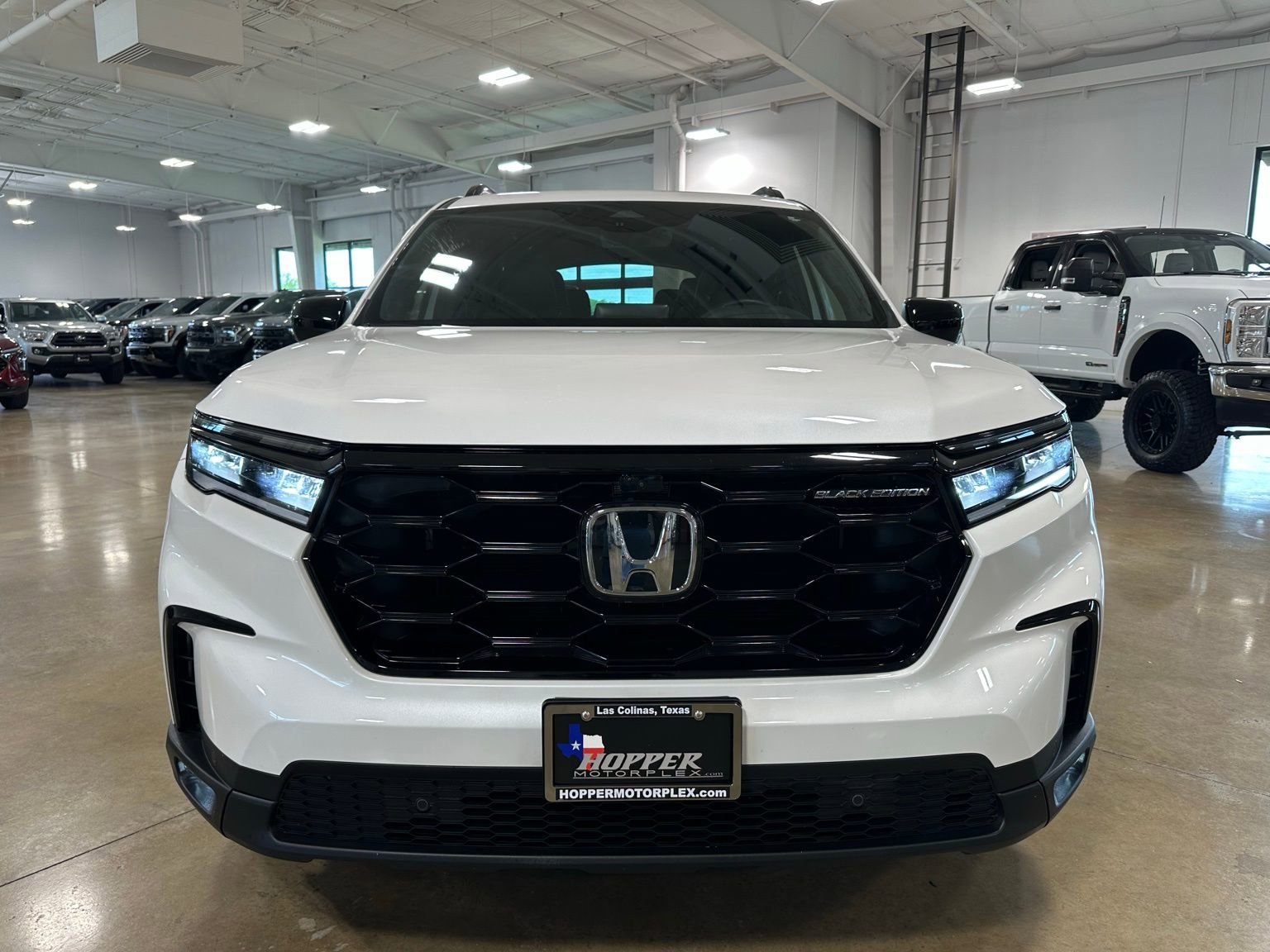Used 2025 Honda Pilot Black Edition image 2