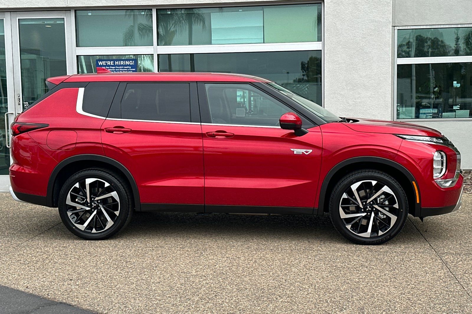 New 2025 Mitsubishi Outlander SE image 3